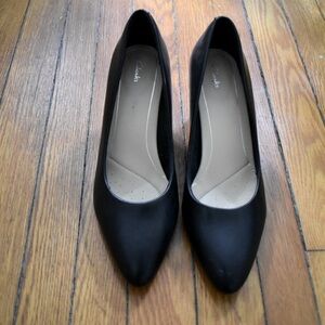 Clarks Black Pointed-Toe Heels Size 8